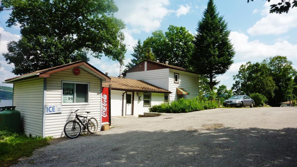 Silver Springs Cottage Resort Harcourt 외부 사진